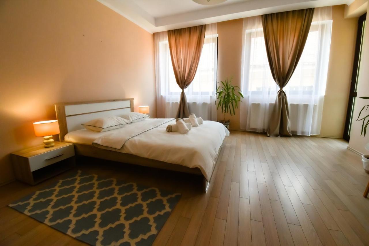 Ferienwohnung Db Apt - Comfort And Space In The Heart Of Old Town Brașov Exterior foto