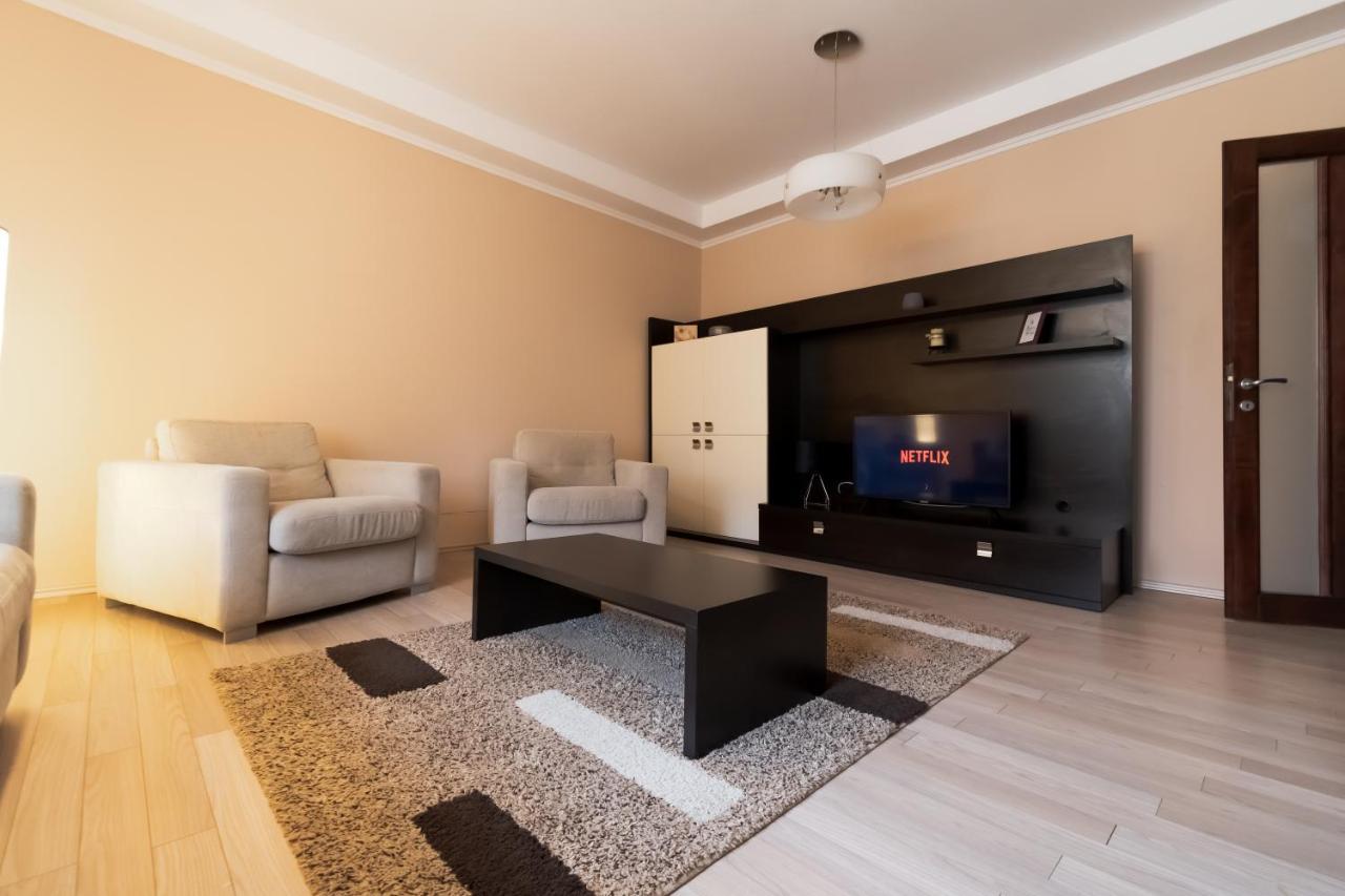 Ferienwohnung Db Apt - Comfort And Space In The Heart Of Old Town Brașov Exterior foto